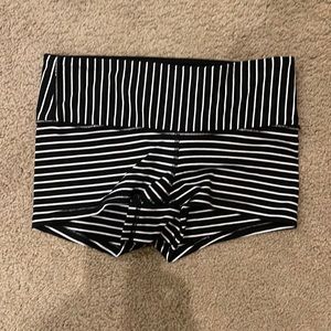 Lululemon booty shorts